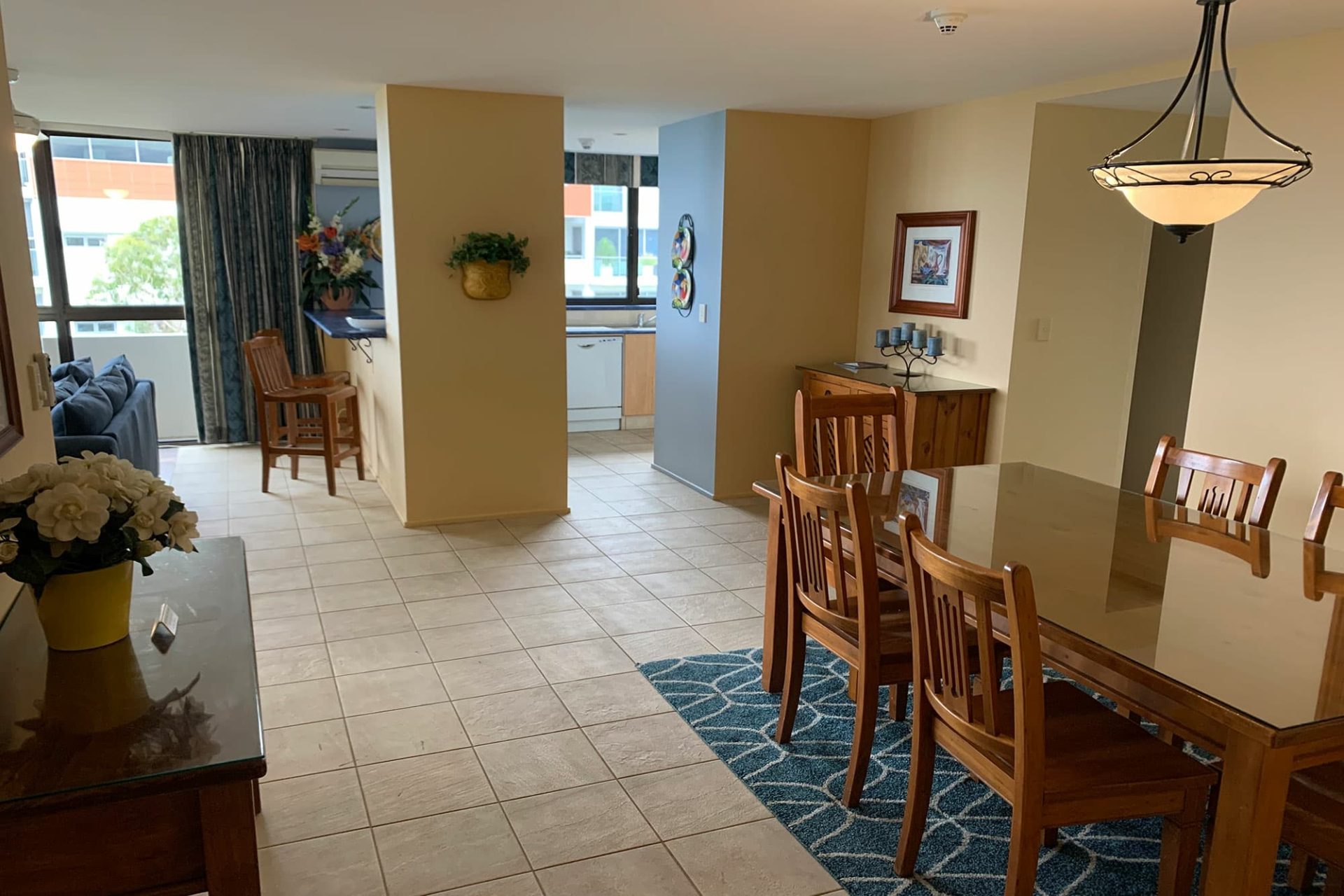 Ocean View Apartments Apartment 904 Dining Area