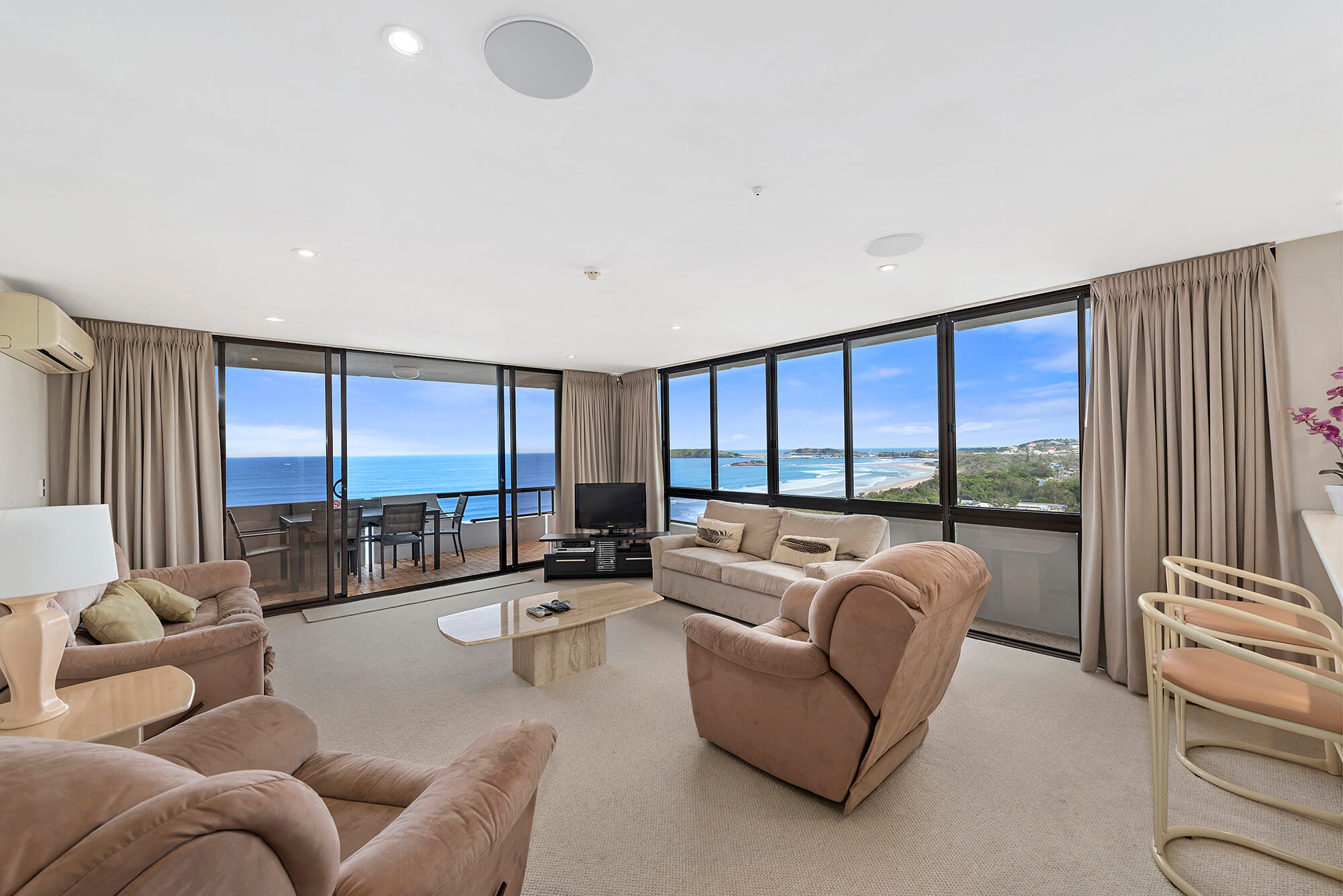 Picture of Stylish 2-Bedroom Penthouse with Expansive Balcony & Ocean Views